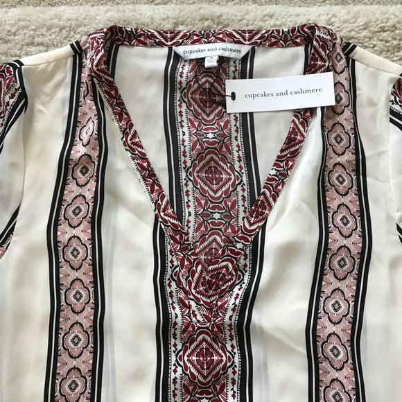 Cupcakes and Cashmere Labelle Tunic Top - Picture 4 of 8